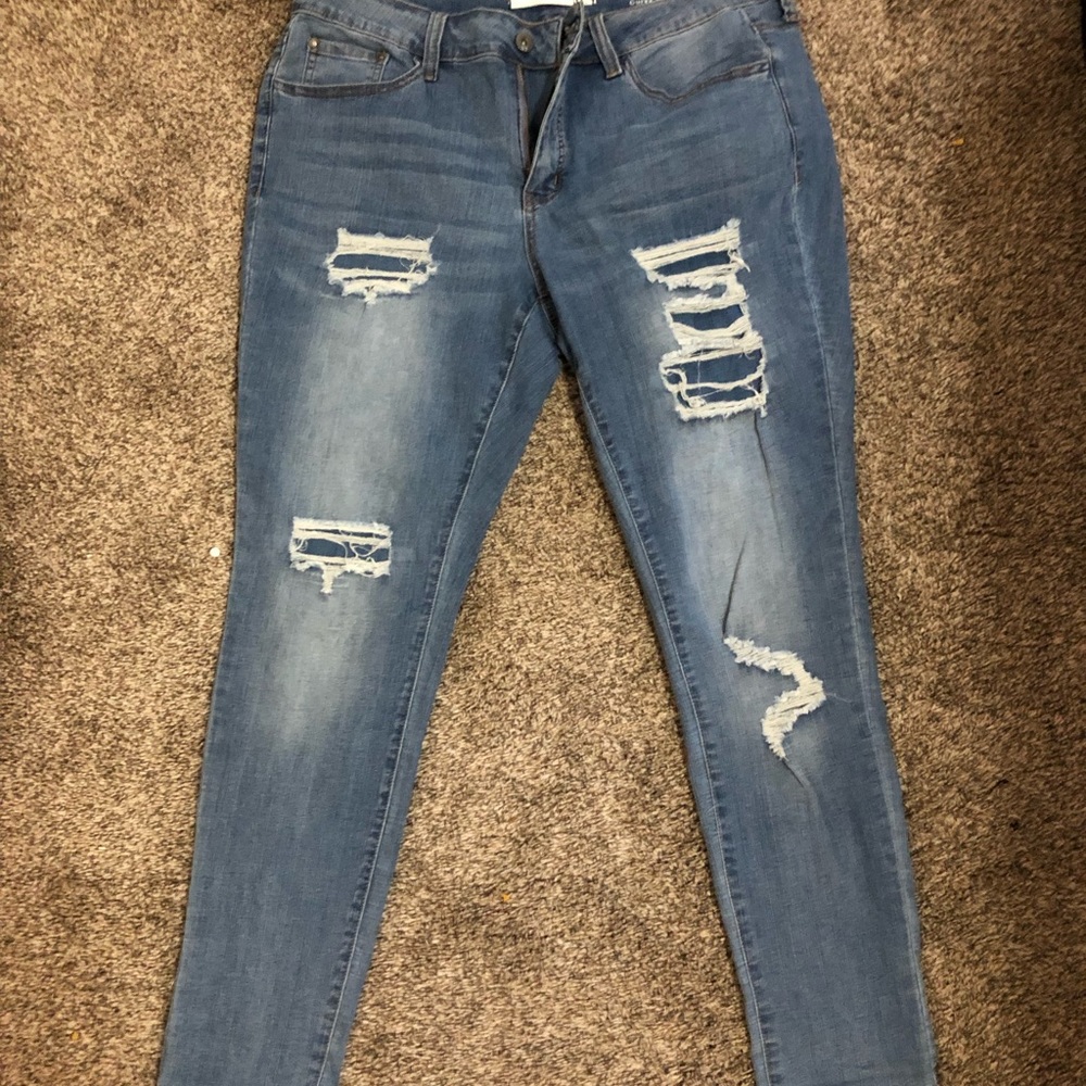 Brand new never worn ripped jeans